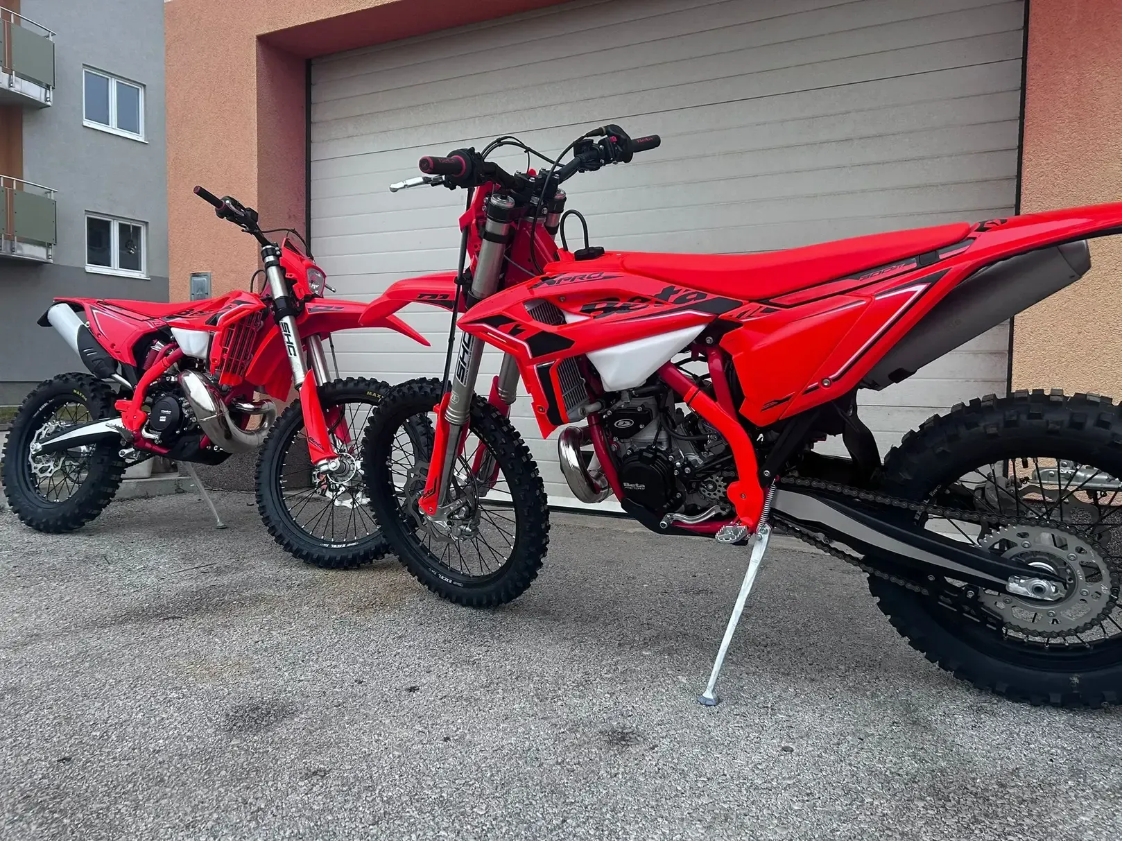 Rotes BETA Enduro-Motorrad aus unserer Flotte - Foto 3